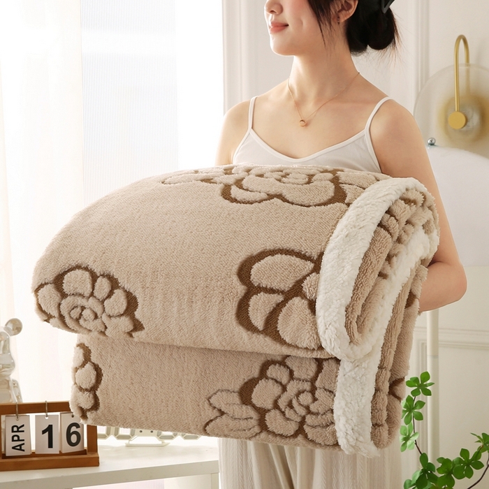 91家纺网 家纺一手货源 找家纺 巴木赫 2024新款提花朵朵绒双层羊羔绒毯 浅驼