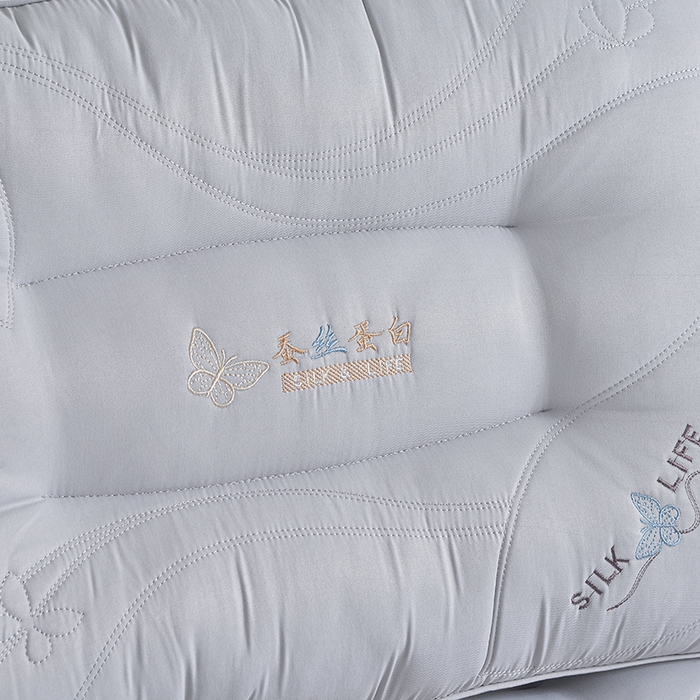 91家纺网 家纺一手货源 找家纺 佳尚枕芯 2024新款蚕丝乳胶护颈枕枕头枕芯 蚕丝乳胶枕灰色