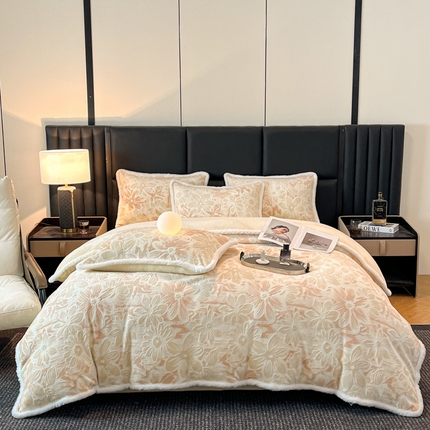 91家纺网 家纺一手货源 找家纺 诺梵家纺 2025新款兔毛绒包边 雕花绒四件套 梵花-米白