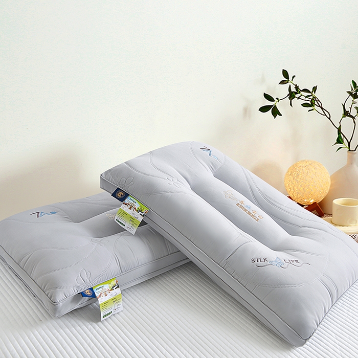 91家纺网 家纺一手货源 找家纺 佳尚枕芯 2024新款蚕丝乳胶护颈枕枕头枕芯 蚕丝乳胶枕灰色