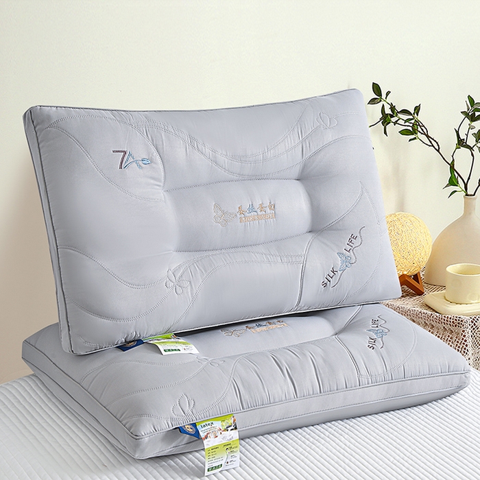 91家纺网 家纺一手货源 找家纺 佳尚枕芯 2024新款蚕丝乳胶护颈枕枕头枕芯 蚕丝乳胶枕灰色