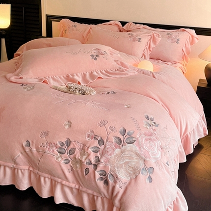 91家纺网 家纺一手货源 找家纺 绒掌柜 2025新款冬季消光级柔滑细腻牛奶绒四件套-赫拉系列（品质有买家秀)  (独家整体版权） 赫拉玉颜粉