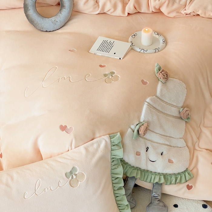 91家纺网 家纺一手货源 找家纺 朗莎家纺 2024新款230g高克重贴布绣牛奶绒四件套 玫瑰蛋糕