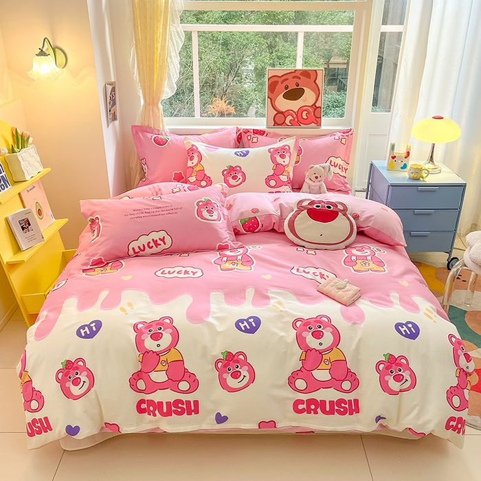 91家纺网 家纺一手货源 找家纺 绵庭家纺 2024新款全棉印花四件套 草莓熊宝