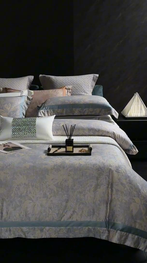 91家纺网 家纺一手货源 找家纺 榻尚家居 2024新款贡缎匹马棉色织大提花四件套 摩洛哥花园  蓝