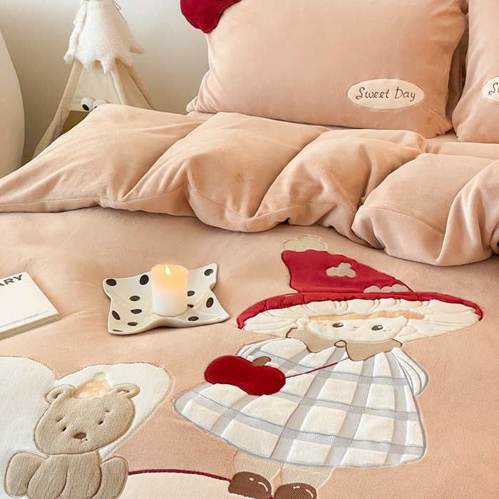 91家纺网 家纺一手货源 找家纺 朗莎家纺 2024新款230g高克重贴布绣牛奶绒四件套 幸运公主