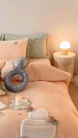 91家纺网 家纺一手货源 找家纺 朗莎家纺 2024新款230g高克重贴布绣牛奶绒四件套 玫瑰蛋糕