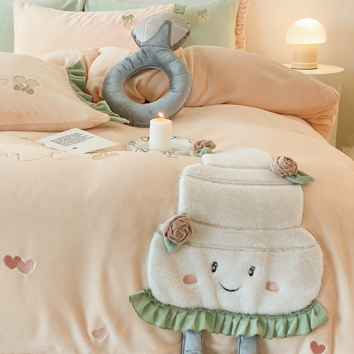 91家纺网 家纺一手货源 找家纺 朗莎家纺 2024新款230g高克重贴布绣牛奶绒四件套 玫瑰蛋糕