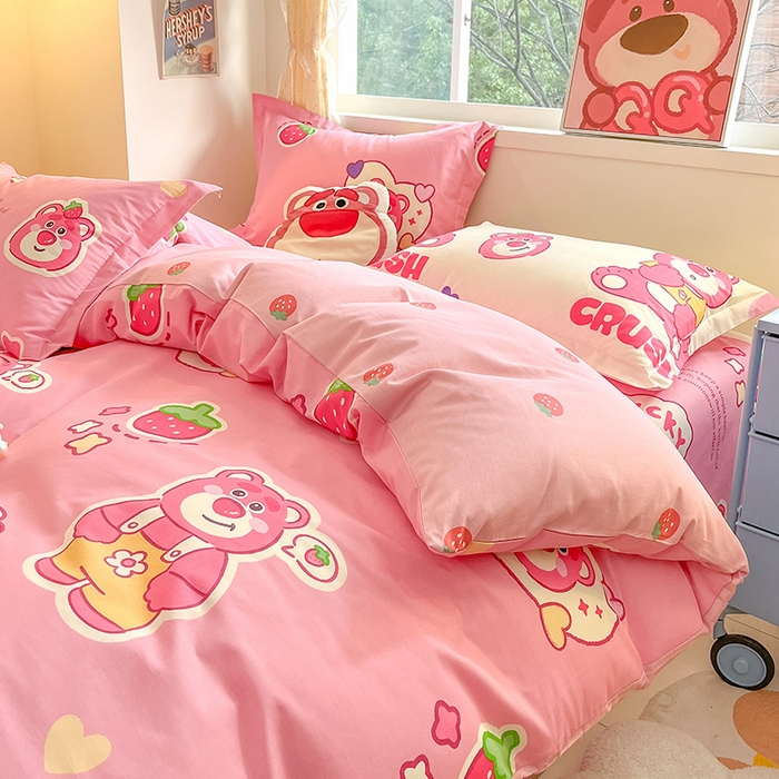 91家纺网 家纺一手货源 找家纺 绵庭家纺 2024新款全棉印花四件套 草莓熊宝