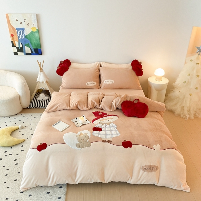 91家纺网 家纺一手货源 找家纺 朗莎家纺 2024新款230g高克重贴布绣牛奶绒四件套 幸运公主