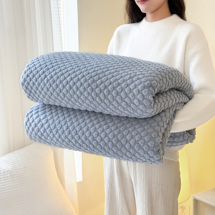 91家纺网 家纺一手货源 找家纺 （总）丹本家纺 2025新款舒棉绒法兰绒提花豆豆塔芙绒按摩感盖毯毛毯 