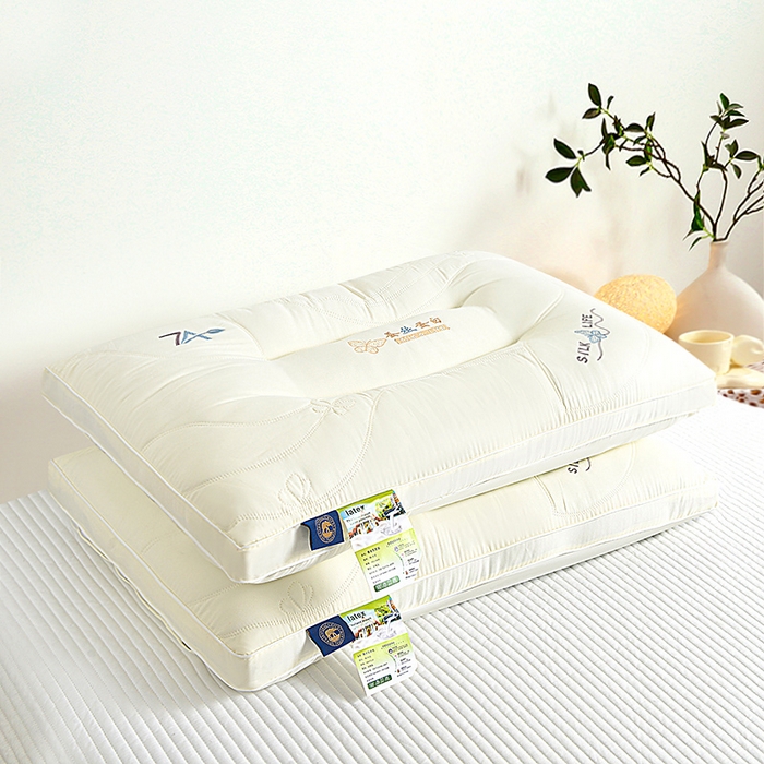 91家纺网 家纺一手货源 找家纺 佳尚枕芯 2024新款蚕丝乳胶护颈枕枕头枕芯 蚕丝乳胶枕米白