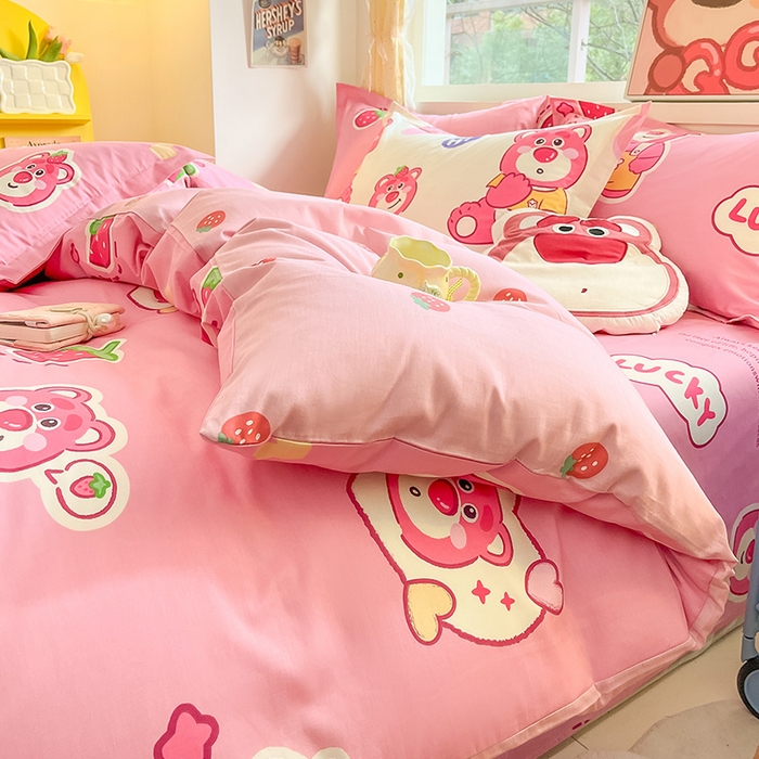 91家纺网 家纺一手货源 找家纺 绵庭家纺 2024新款全棉印花四件套 草莓熊宝