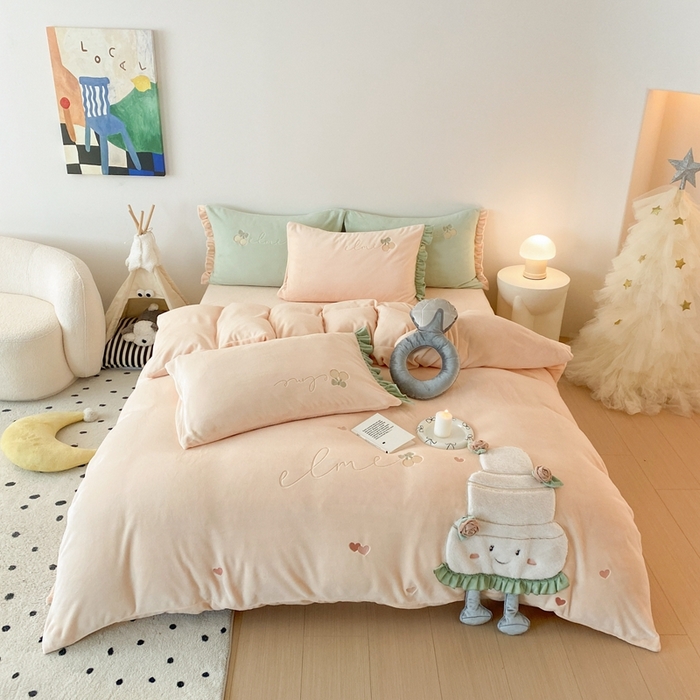 91家纺网 家纺一手货源 找家纺 朗莎家纺 2024新款230g高克重贴布绣牛奶绒四件套 玫瑰蛋糕