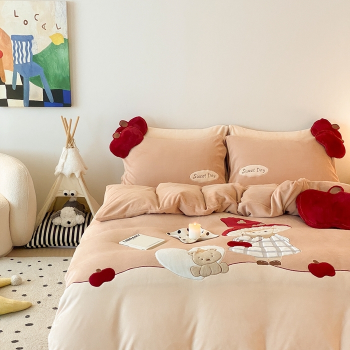 91家纺网 家纺一手货源 找家纺 朗莎家纺 2024新款230g高克重贴布绣牛奶绒四件套 幸运公主