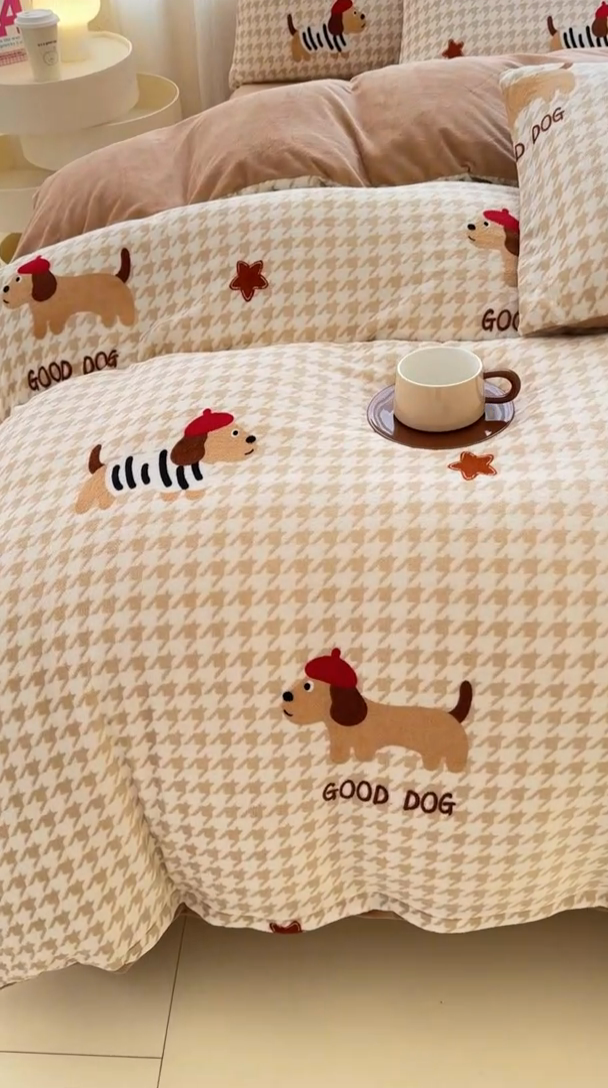 91家纺网 家纺一手货源 找家纺 仟网汇 2024直播爆款跑量牛奶绒四件套 腊肠狗