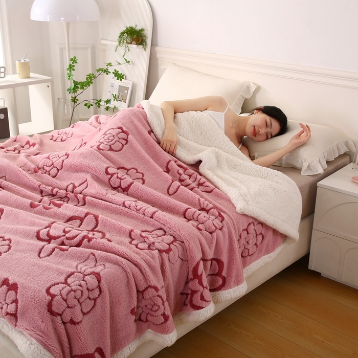 91家纺网 家纺一手货源 找家纺 巴木赫 2024新款提花朵朵绒双层羊羔绒毯 粉色