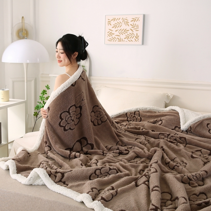 91家纺网 家纺一手货源 找家纺 巴木赫 2024新款提花朵朵绒双层羊羔绒毯 咖啡