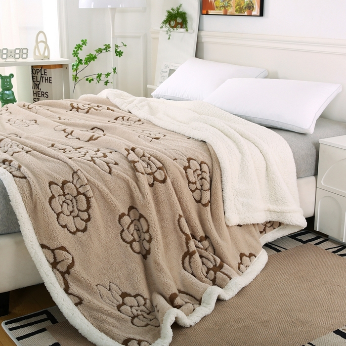 91家纺网 家纺一手货源 找家纺 巴木赫 2024新款提花朵朵绒双层羊羔绒毯 浅驼