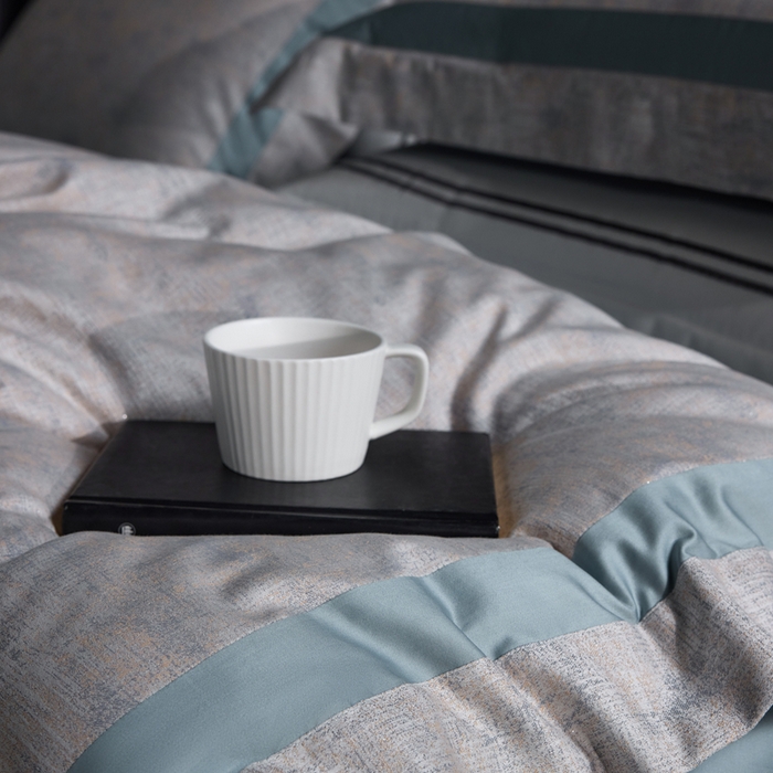 91家纺网 家纺一手货源 找家纺 榻尚家居 2024新款贡缎匹马棉全棉色织大提花四件套 誓约 蓝