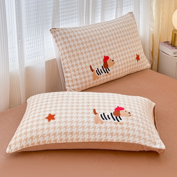 91家纺网 家纺一手货源 找家纺 仟网汇 2024直播爆款跑量牛奶绒四件套 腊肠狗