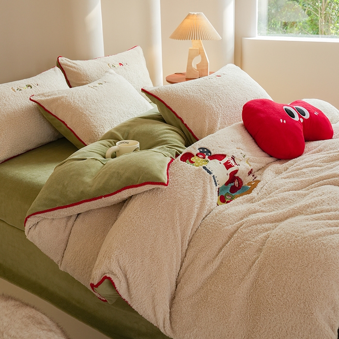 91家纺网 家纺一手货源 找家纺 秀色家纺 2025新款少女心高克重绵羊绒牛奶绒床上四件套冬季毛巾绣被套原创卡通ins风 快乐一家