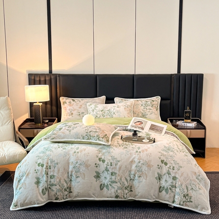 91家纺网 家纺一手货源 找家纺 诺梵家纺 2025新款牛奶绒印花包边四件套 芬芳-绿