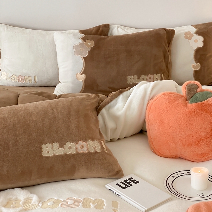 91家纺网 家纺一手货源 找家纺 朗莎家纺 2024新款230g高克重贴布绣牛奶绒四件套 萍果狗