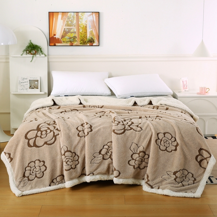 91家纺网 家纺一手货源 找家纺 巴木赫 2024新款提花朵朵绒双层羊羔绒毯 浅驼