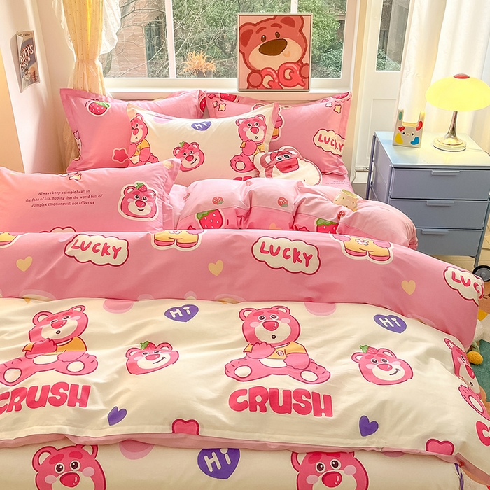 91家纺网 家纺一手货源 找家纺 绵庭家纺 2024新款全棉印花四件套 草莓熊宝