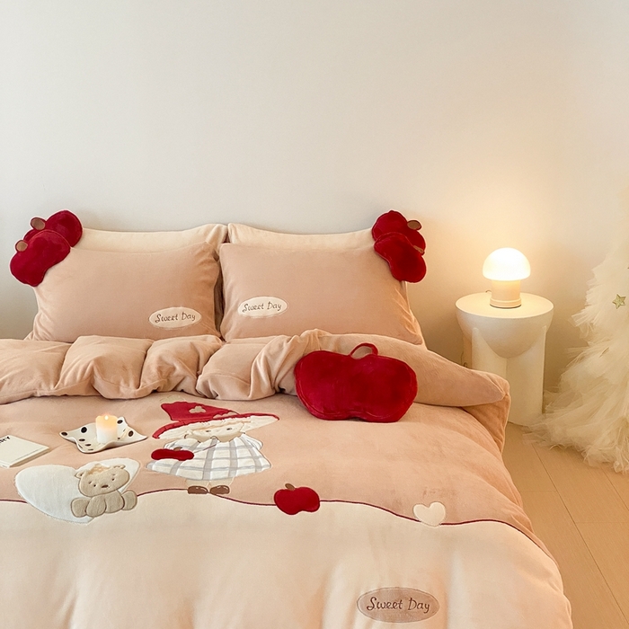 91家纺网 家纺一手货源 找家纺 朗莎家纺 2024新款230g高克重贴布绣牛奶绒四件套 幸运公主