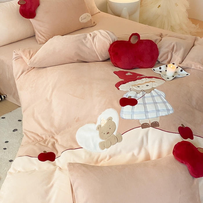 91家纺网 家纺一手货源 找家纺 朗莎家纺 2024新款230g高克重贴布绣牛奶绒四件套 幸运公主