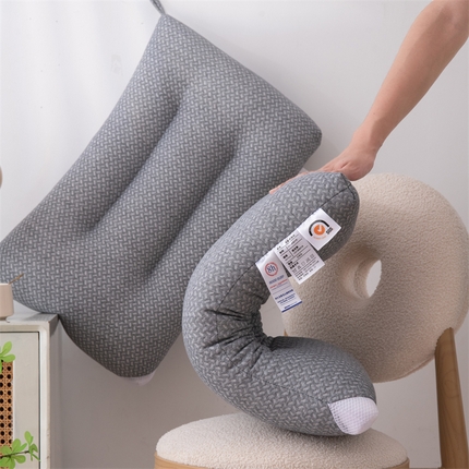 91家纺网 家纺一手货源 找家纺 （总）织布人 2024新款枕芯针织棉网格透气定型枕头学生成人护颈保健枕芯48*74cm/只