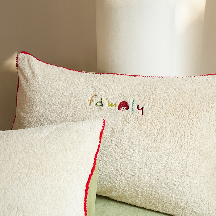 91家纺网 家纺一手货源 找家纺 秀色家纺 2025新款少女心高克重绵羊绒牛奶绒床上四件套冬季毛巾绣被套原创卡通ins风 快乐一家