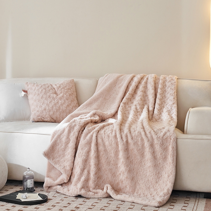 91家纺网 家纺一手货源 找家纺 秀色家纺 2025新款A类双面300g兔毛加厚冬季盖毯沙发毯子办公室午睡小绒毯 朵拉杏花粉