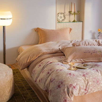 91家纺网 家纺一手货源 找家纺 （总）秀色家纺 2025新款轻奢高级感牛奶绒床上四件套提花蝴蝶流苏保暖被套秋冬季加厚