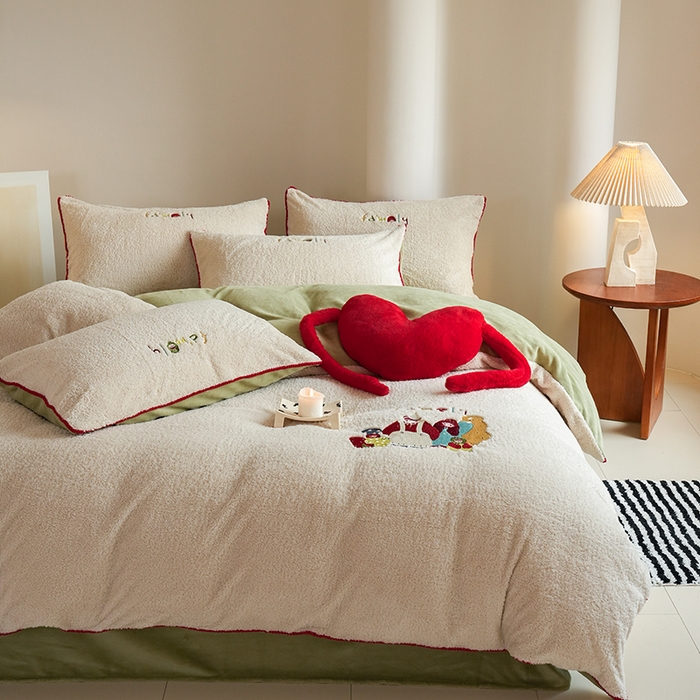 91家纺网 家纺一手货源 找家纺 秀色家纺 2025新款少女心高克重绵羊绒牛奶绒床上四件套冬季毛巾绣被套原创卡通ins风 快乐一家