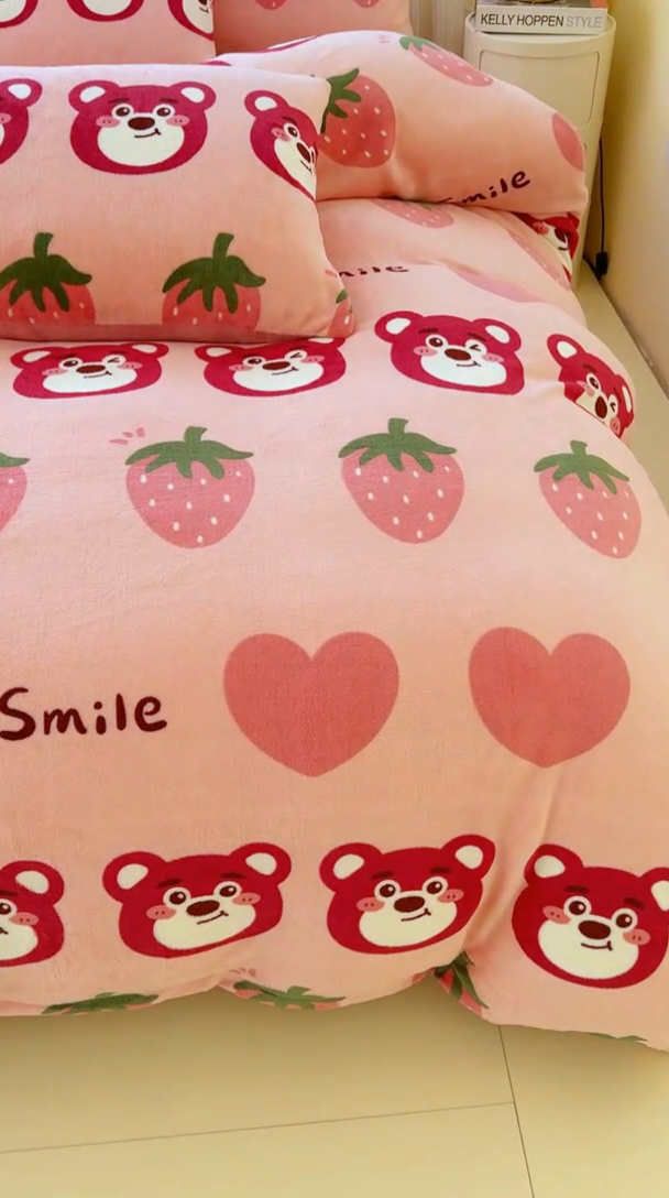 91家纺网 家纺一手货源 找家纺 仟网汇 2024直播爆款跑量牛奶绒四件套 莓果熊