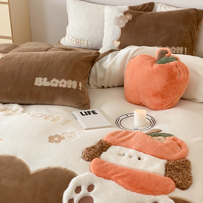 91家纺网 家纺一手货源 找家纺 朗莎家纺 2024新款230g高克重贴布绣牛奶绒四件套 萍果狗