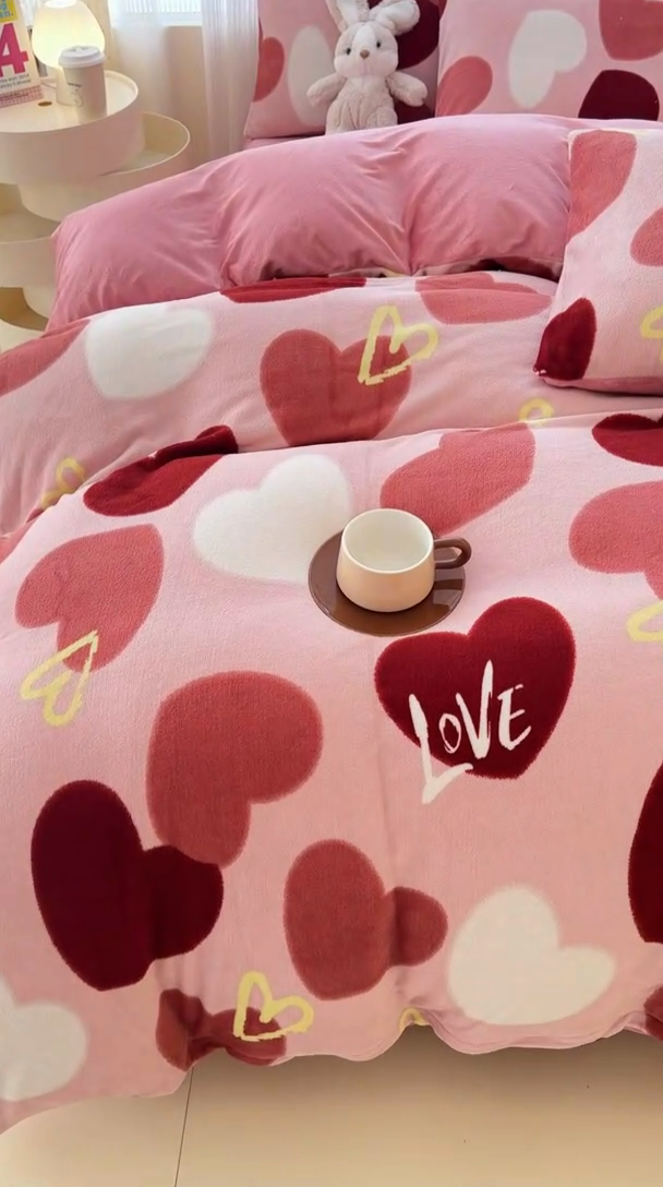 91家纺网 家纺一手货源 找家纺 仟网汇 2024直播爆款跑量牛奶绒四件套 红爱心