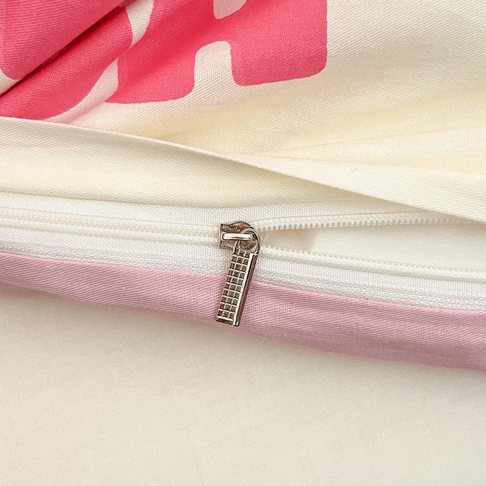 91家纺网 家纺一手货源 找家纺 绵庭家纺 2024新款全棉印花四件套 草莓熊宝