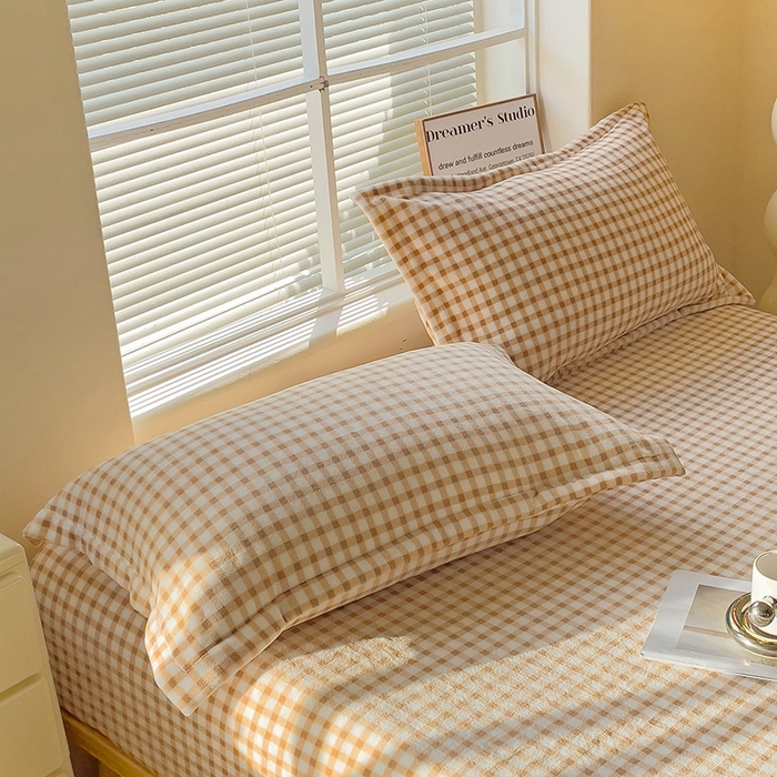 91家纺网 家纺一手货源 找家纺 恬澳家纺 2025新款暖阳牛奶绒枕套 暖阳-奶咖格