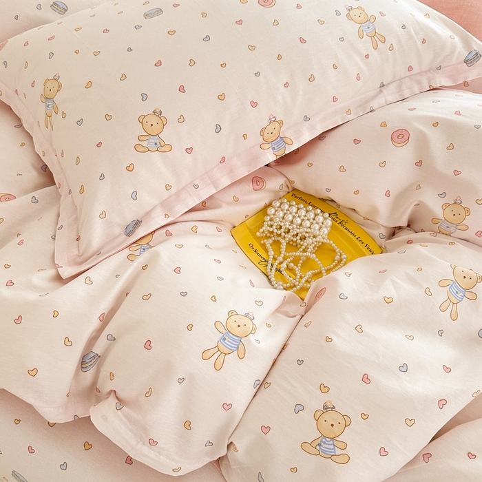 91家纺网 家纺一手货源 找家纺 绵庭家纺 2025新款全棉印花四件套系列 泡泡小熊-粉