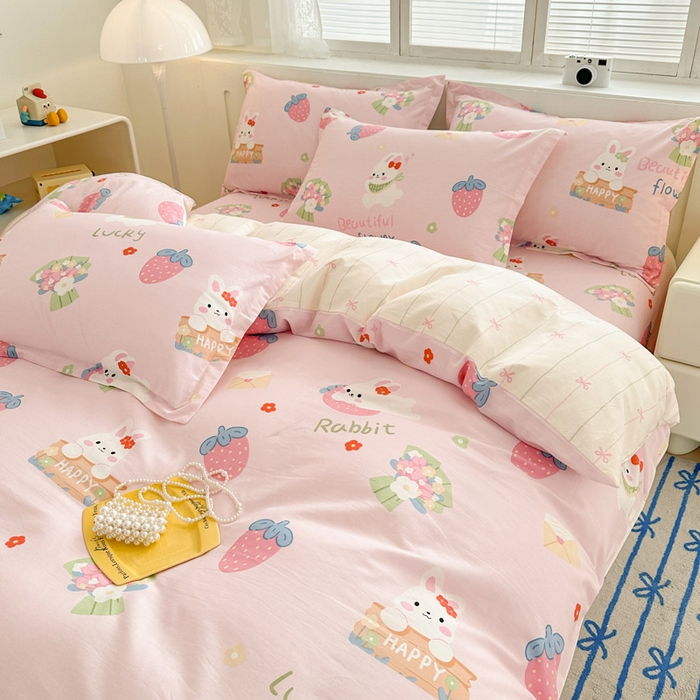 91家纺网 家纺一手货源 找家纺 绵庭家纺 2025新款全棉印花四件套系列 奇趣欢乐园-粉