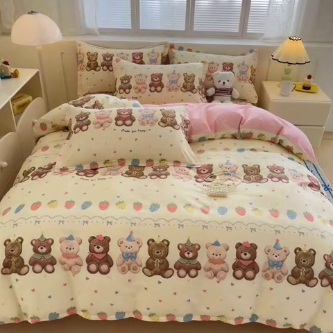 91家纺网 家纺一手货源 找家纺 绵庭家纺 2025新款全棉印花四件套系列 浪漫熊仔