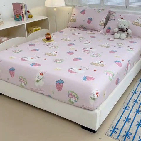 91家纺网 家纺一手货源 找家纺 绵庭家纺 2025新款全棉印花单床笠系列 奇趣欢乐园-粉