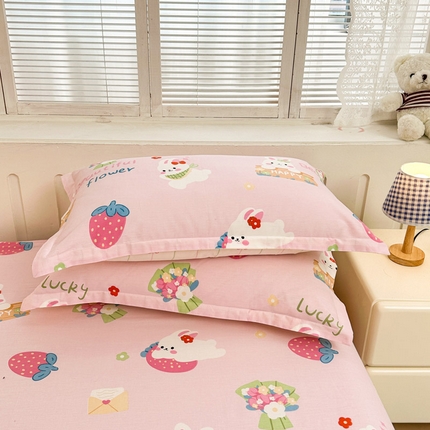 91家纺网 家纺一手货源 找家纺 绵庭家纺 2025新款全棉印花单枕套系列 奇趣欢乐园-粉