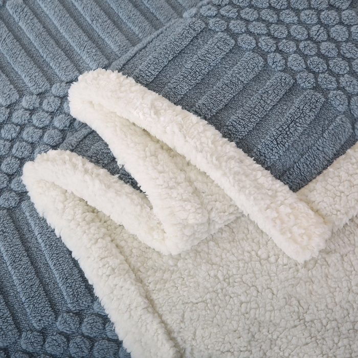 91家纺网 家纺一手货源 找家纺 巴木赫 2024新款舒棉绒点点塔芙绒双层羊羔绒毯 灰蓝