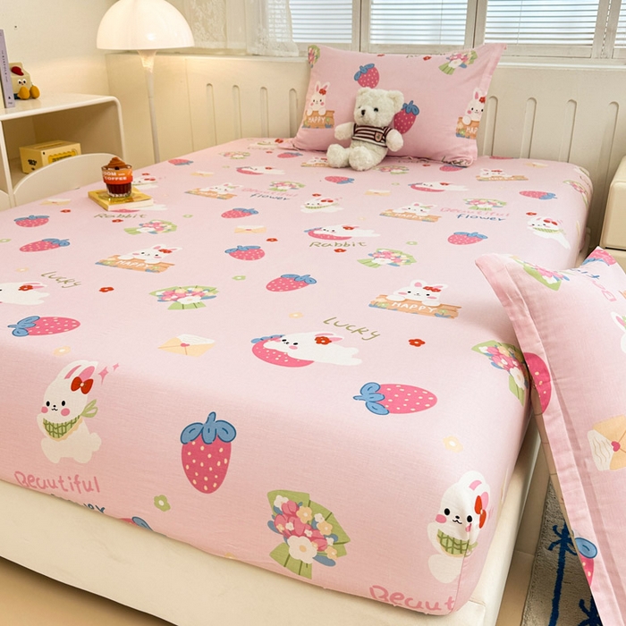 91家纺网 家纺一手货源 找家纺 绵庭家纺 2025新款全棉印花单床笠系列 奇趣欢乐园-粉