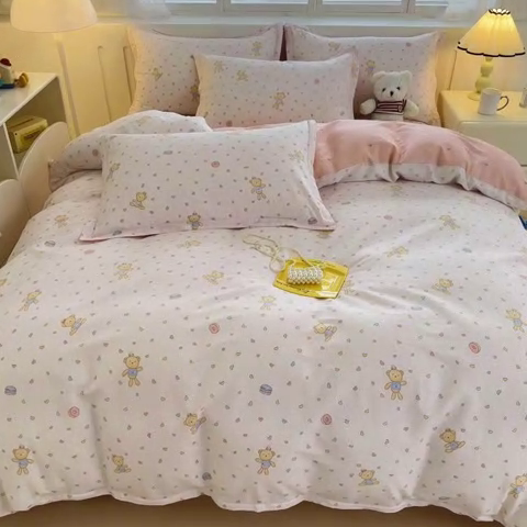 91家纺网 家纺一手货源 找家纺 绵庭家纺 2025新款全棉印花四件套系列 泡泡小熊-粉